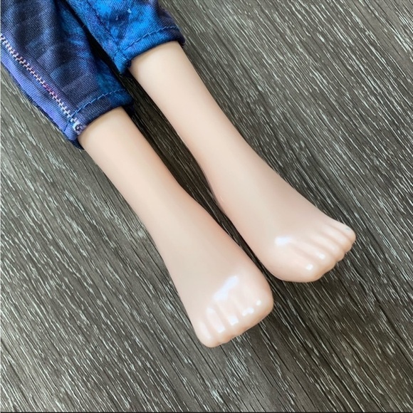 Disney The Descendants Evie 28” doll. LARGE DOLL - Picture 7 of 11